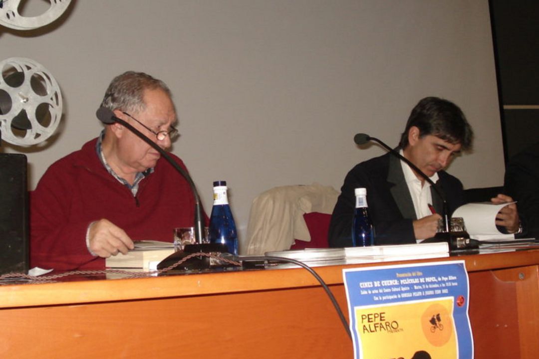 Gonzalo Pelayo (izquierda) junto a Pepe Alfaro en la presentación de un libro sobre los cines de Cuenca. Gonzalo Pelayo (izquierda) junto a Pepe Alfaro en la presentación de un libro sobre los cines de Cuenca.