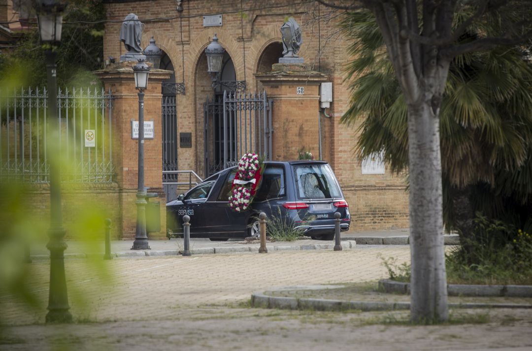Imágenes del cementerio de Sevilla durante el estado de alarma por coronavirus. Imágenes del cementerio de Sevilla durante el estado de alarma por coronavirus.