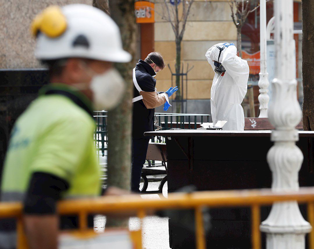 El Ministerio de Sanidad ha enviado a Euskadi un total de 190.734 mascarillas destinadas a pacientes y profesionales sanitarios, lo que supone el 4,7 % de los más de 4 millones de estos elementos de protección que ha remitido al conjunto de comunidades autónomas. El Ministerio de Sanidad ha enviado a Euskadi un total de 190.734 mascarillas destinadas a pacientes y profesionales sanitarios, lo que supone el 4,7 % de los más de 4 millones de estos elementos de protección que ha remitido al conjunto de comunidades autónomas.