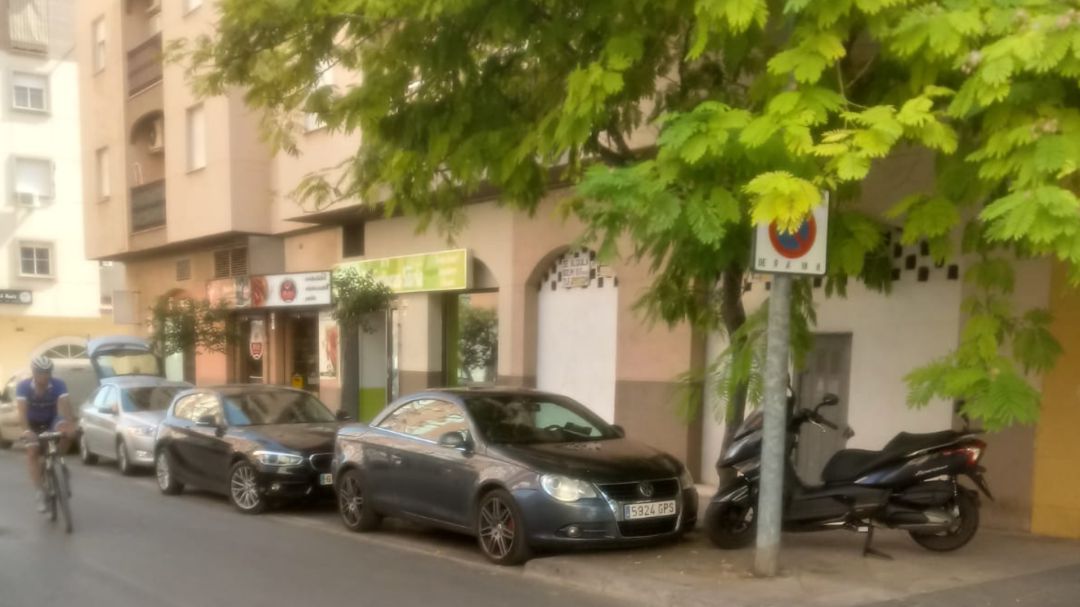Los sanitarios podrán aparcar en zonas de carga y descarga. Los sanitarios podrán aparcar en zonas de carga y descarga.