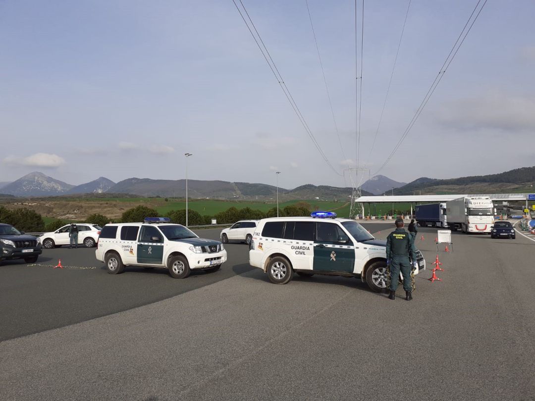 Control de la Guardia Civil. Control de la Guardia Civil.