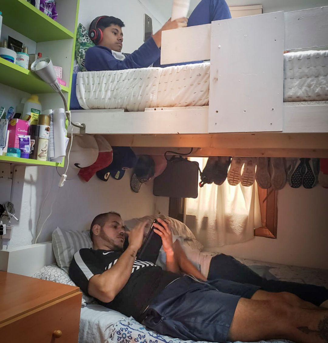 Jenifer vive en una habitación de piso compartido con sus dos hijos Jenifer vive en una habitación de piso compartido con sus dos hijos