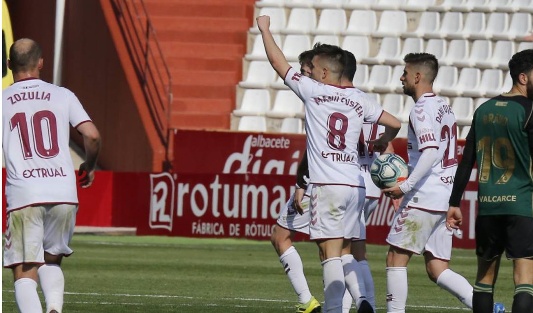 Manu Fuster celebra un gol con el Albacete Manu Fuster celebra un gol con el Albacete
