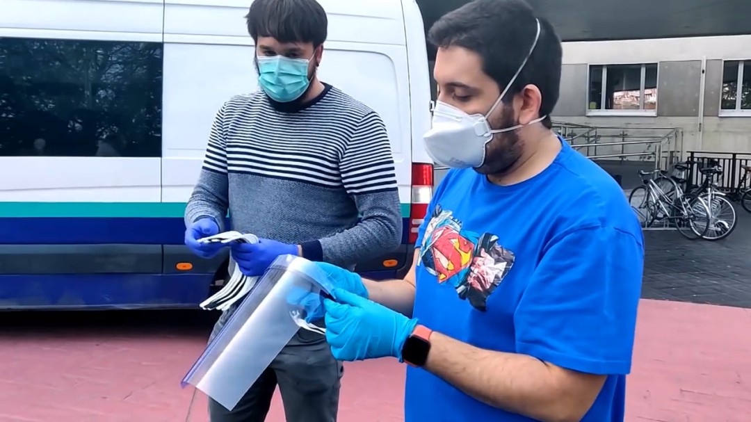 Primera entrega a sanitarios de viseras hechas por impresoras 3D