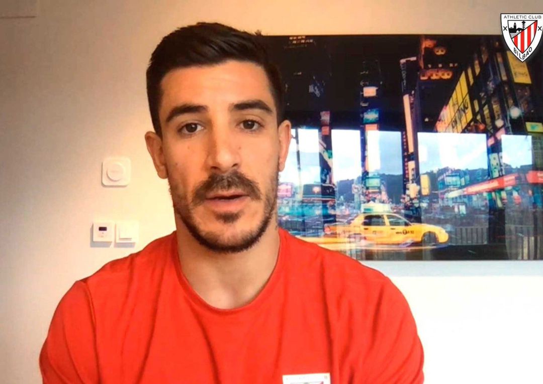 El jugador del Athletic de Bilbao Yuri Berchiche, en rueda de prensa virtural, donde anunció este lunes que "El equipo se está preparando para volver bien o mejor aún de lo que estaba. A nadie le agrada el parón, pero está siendo un descanso para refrescar piernas y cabeza después de todos los minutos que llevábamos acumulados. Eso sí, echo mucho de menos ir a entrenar y pasar las mañanas en Lezama, con el buen ambiente que tenemos allí" El jugador del Athletic de Bilbao Yuri Berchiche, en rueda de prensa virtural, donde anunció este lunes que "El equipo se está preparando para volver bien o mejor aún de lo que estaba. A nadie le agrada el parón, pero está siendo un descanso para refrescar piernas y cabeza después de todos los minutos que llevábamos acumulados. Eso sí, echo mucho de menos ir a entrenar y pasar las mañanas en Lezama, con el buen ambiente que tenemos allí"