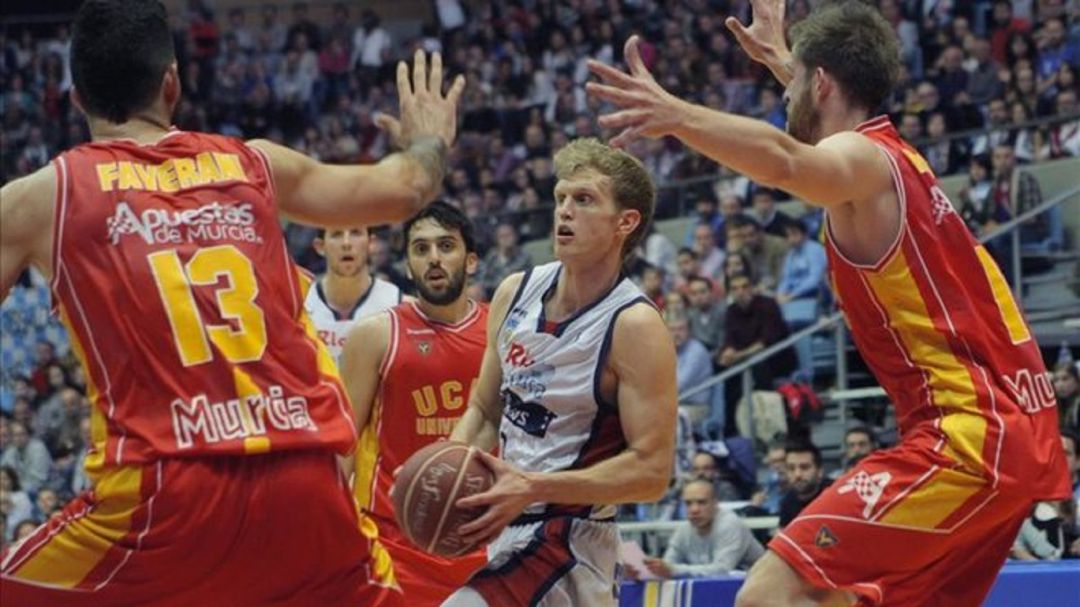 Tyler Haws regresa a Estados Unidos y el Bilbao Basket le abre un expediente
Tyler Haws regresa a Estados Unidos y el Bilbao Basket le abre un expediente