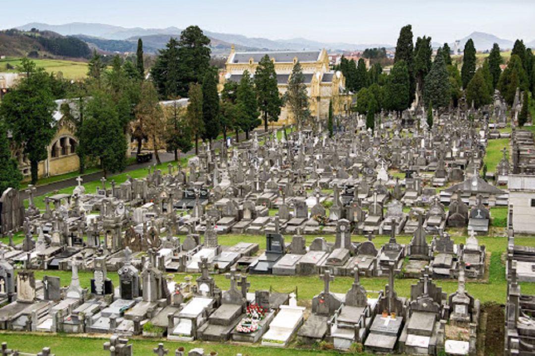 El Ayuntamiento de Bilbao ha acordado cancelar por completo la asistencia los entierros, cremaciones y las despedidas civiles en el cementerio municipal de Derio, de los fallecidos a causa del coronavirus Covid-19, como medida de seguridad para evitar contagios durante las exequias fúnebres. El Ayuntamiento de Bilbao ha acordado cancelar por completo la asistencia los entierros, cremaciones y las despedidas civiles en el cementerio municipal de Derio, de los fallecidos a causa del coronavirus Covid-19, como medida de seguridad para evitar contagios durante las exequias fúnebres.