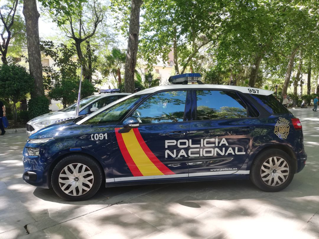 Coche oficial de la Policía Nacional en Ronda Coche oficial de la Policía Nacional en Ronda