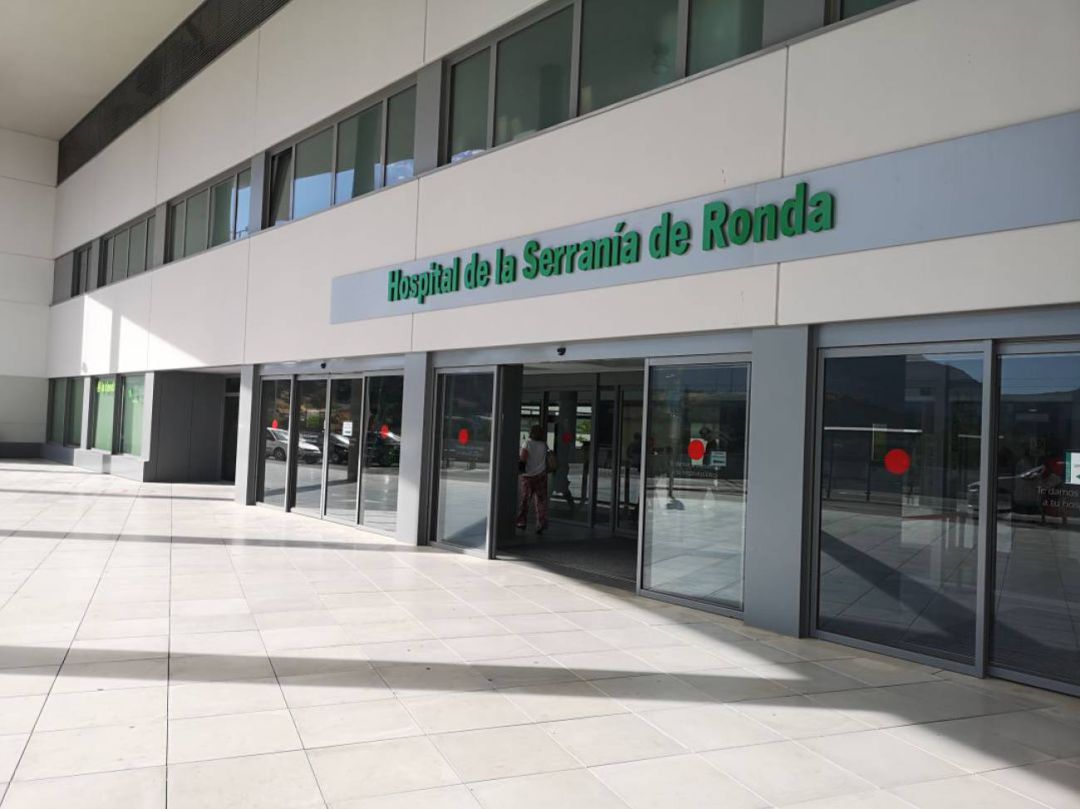 Entrada principal del Hospital Comarcal de la Serranía Entrada principal del Hospital Comarcal de la Serranía