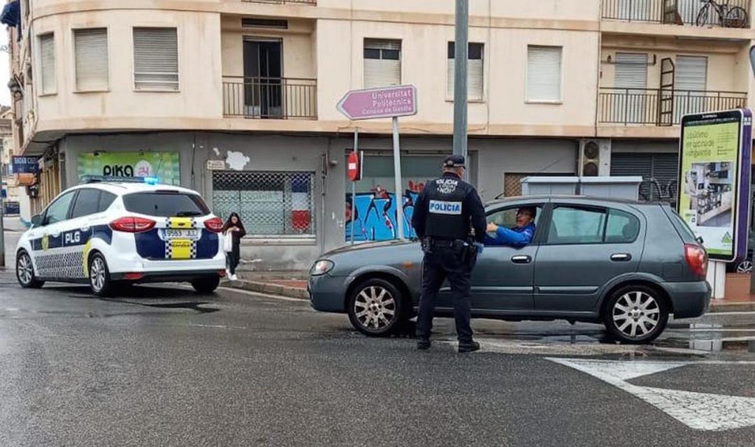 Controles policiales en las calles de Gandia Controles policiales en las calles de Gandia