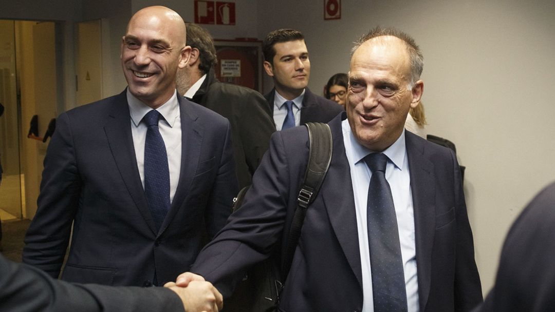 Tebas y Rubiales han mostrado una postura común sobre el futuro de las competiciones nacionales Tebas y Rubiales han mostrado una postura común sobre el futuro de las competiciones nacionales