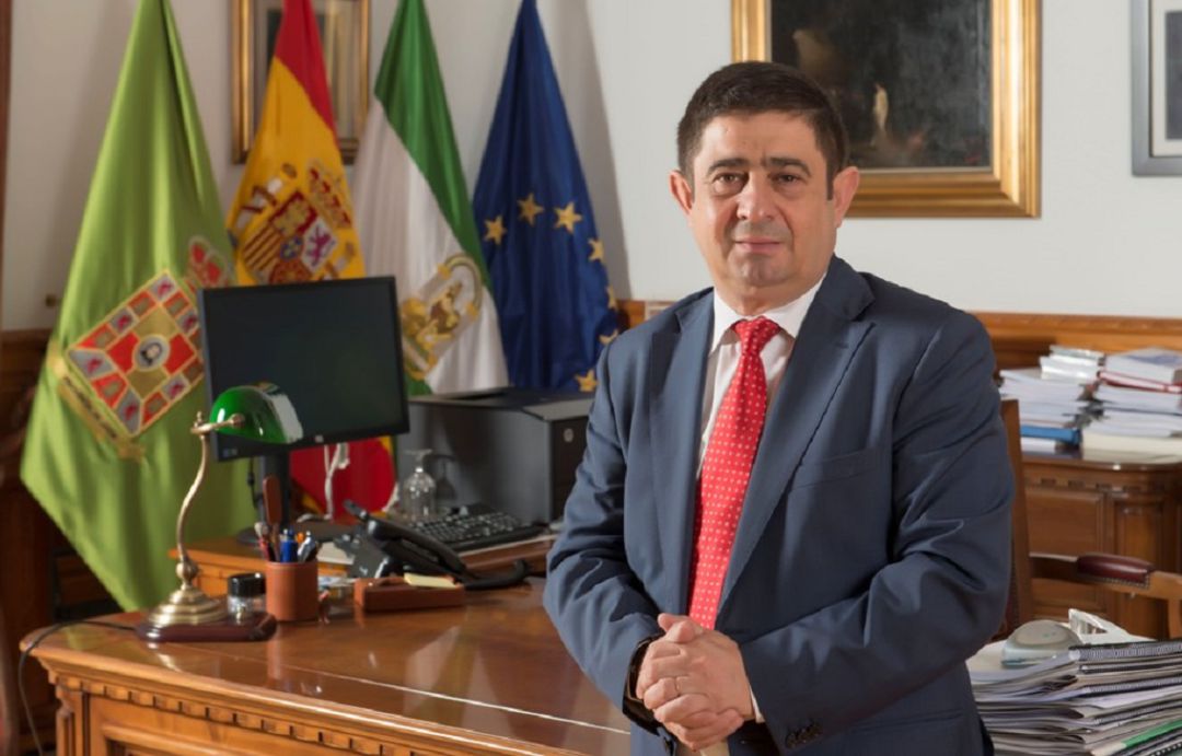Francisco Reyes, en su despacho de la Diputación Provincial de Jaén. Francisco Reyes, en su despacho de la Diputación Provincial de Jaén.