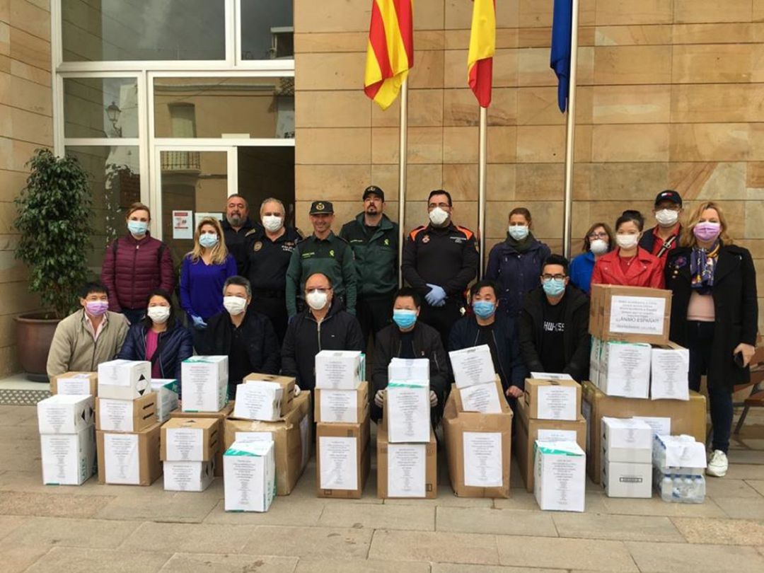 Donación de mascarillas y material higienizante. Donación de mascarillas y material higienizante.