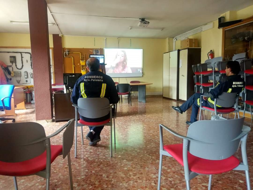 Los Bomberos palentinos reciben instrucciones a través de vídeo conferencia Los Bomberos palentinos reciben instrucciones a través de vídeo conferencia