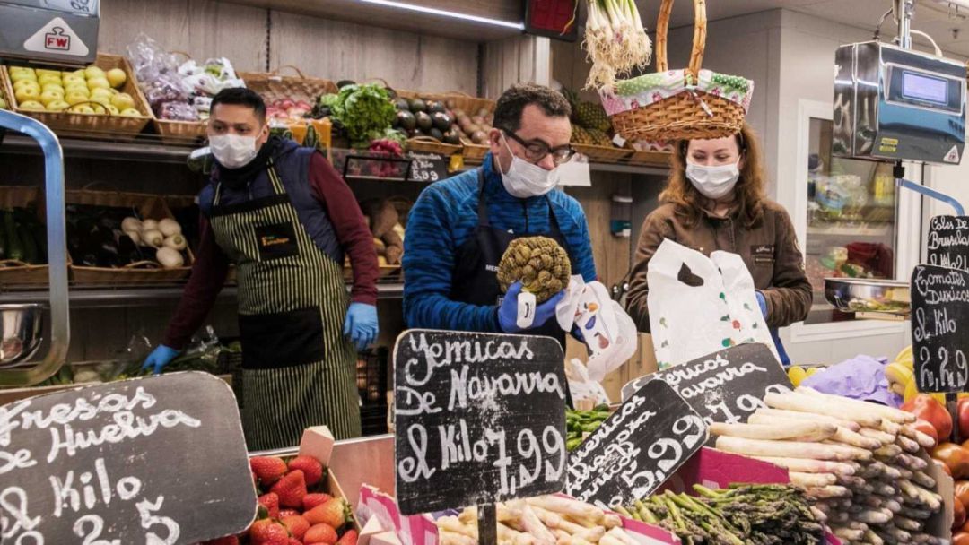 Imágen de un supermercado aplicando medidas de seguridad contra el coronavirus Imágen de un supermercado aplicando medidas de seguridad contra el coronavirus