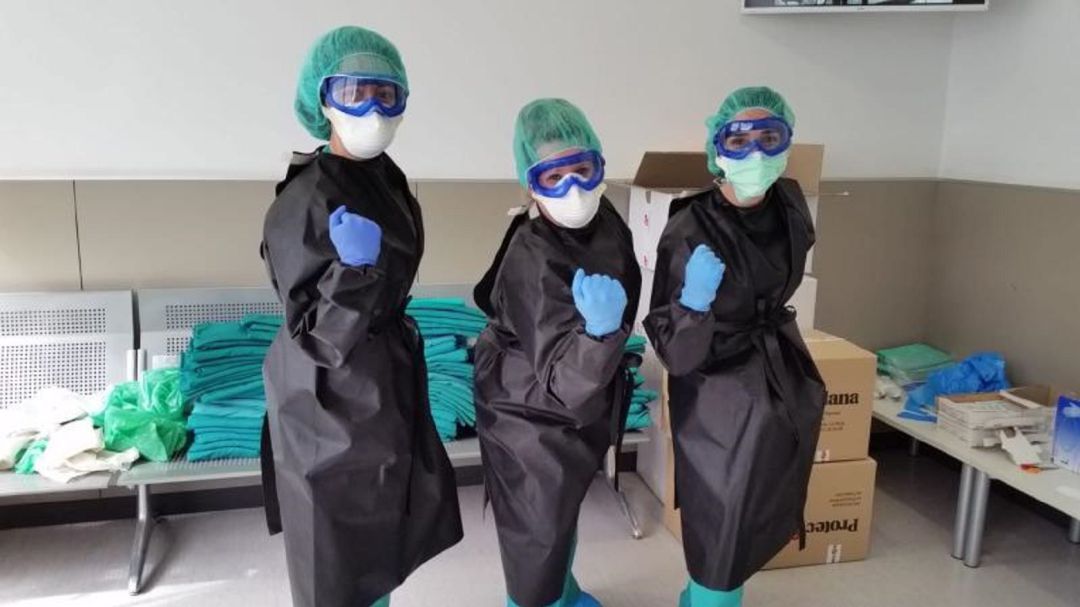 Personal sanitario estrena el material fabricado por las empresas. Personal sanitario estrena el material fabricado por las empresas.