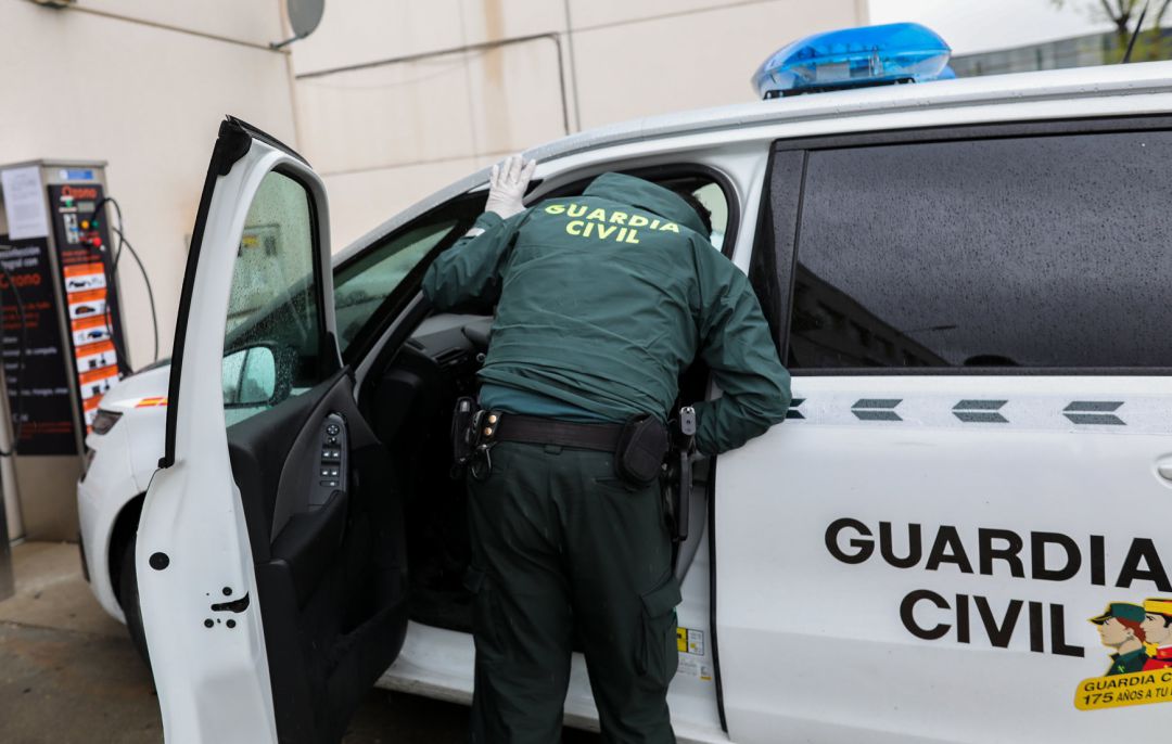 Los agentes llevaron estas medicinas de forma urgente a la residencia en Caballar Los agentes llevaron estas medicinas de forma urgente a la residencia en Caballar