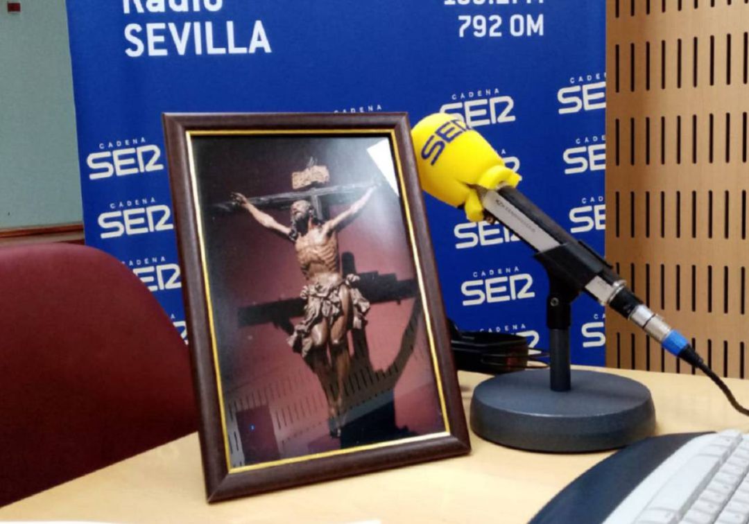 Estudio de Radio Sevilla desde el que se realiza el programa Cruz de Guía Estudio de Radio Sevilla desde el que se realiza el programa Cruz de Guía