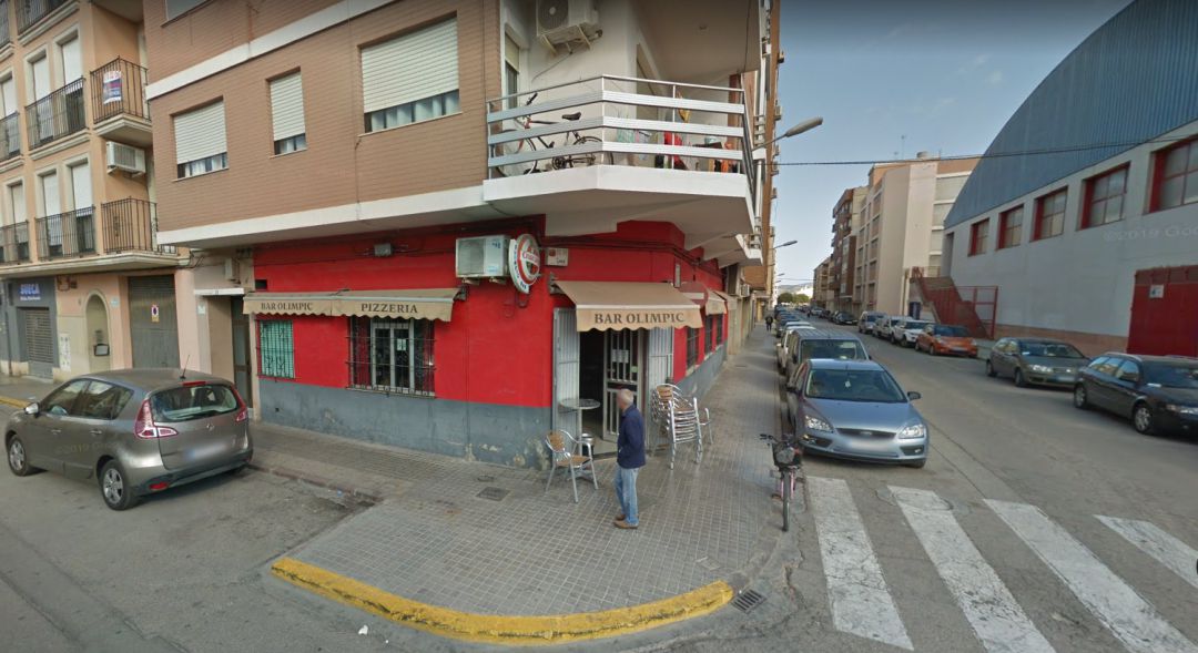 Bar de Sueca que ha sido precintado por la policía al saltarse el cierre decretado por el estado de alarma Bar de Sueca que ha sido precintado por la policía al saltarse el cierre decretado por el estado de alarma