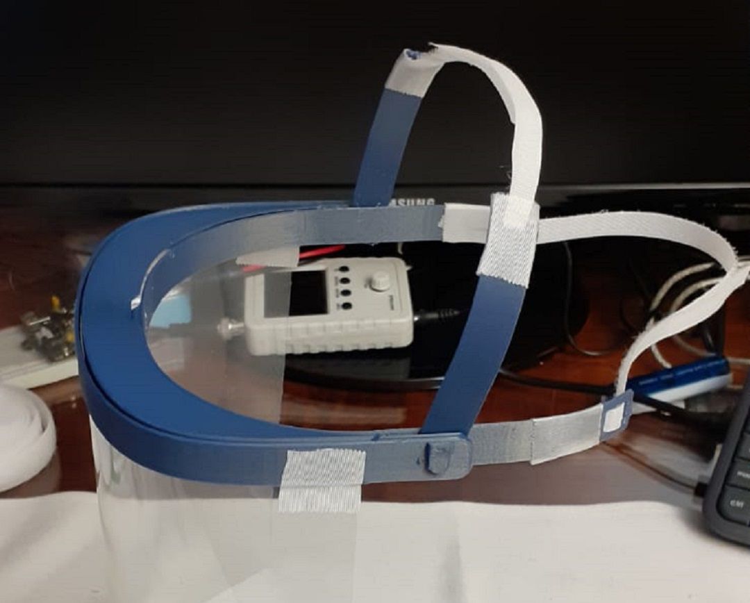 Visera antisalpicadura fabricada en Ávila con una impresora 3D Visera antisalpicadura fabricada en Ávila con una impresora 3D