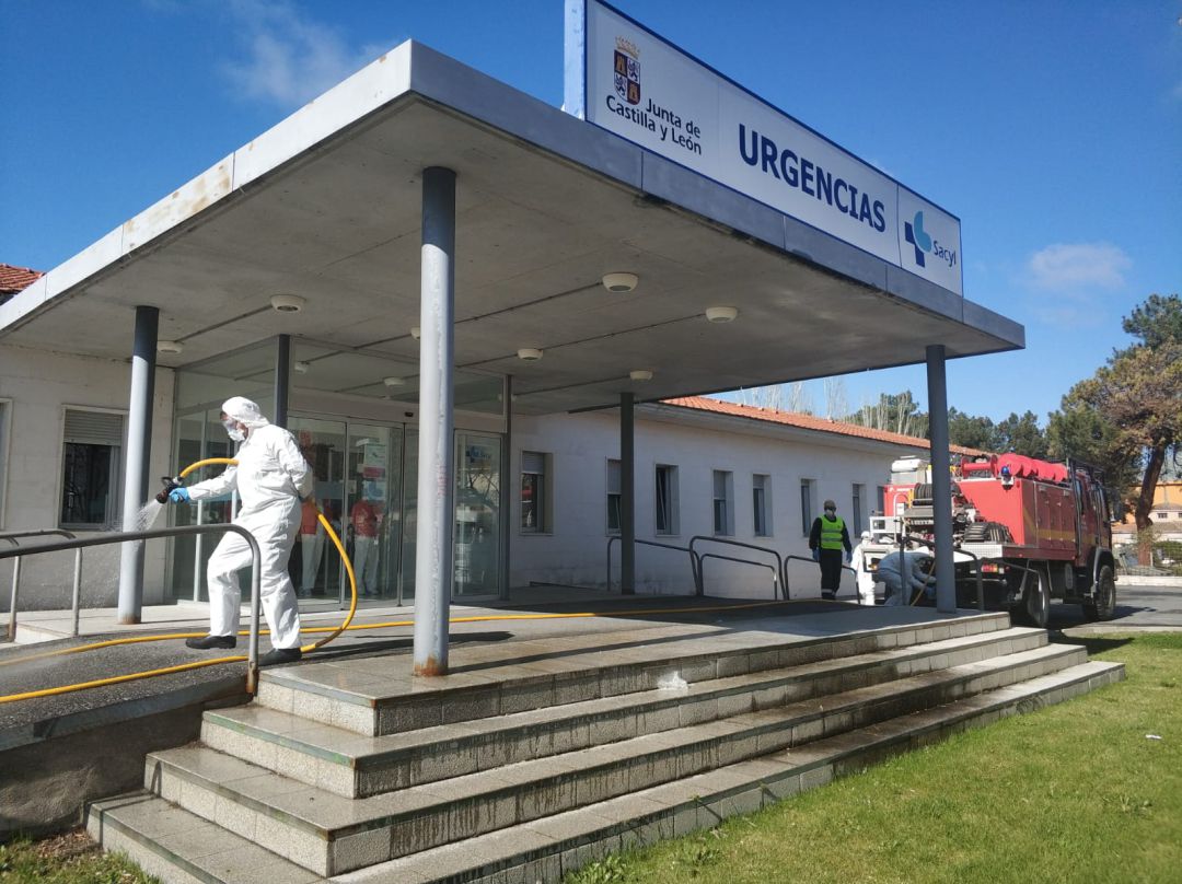 La UME ha desinfectado residencias de la tercera edad y centros de salud en la provincia La UME ha desinfectado residencias de la tercera edad y centros de salud en la provincia