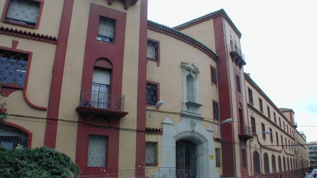 Fachada de la residencia universitaria Santo Tomás de Villanueva en la capital gestionada por la Diputación Fachada de la residencia universitaria Santo Tomás de Villanueva en la capital gestionada por la Diputación