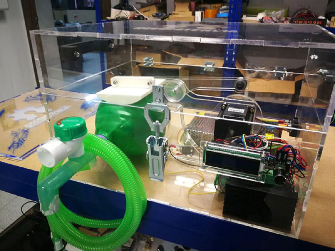 Prototipo de respirador en impresión en 3D. Prototipo de respirador en impresión en 3D.