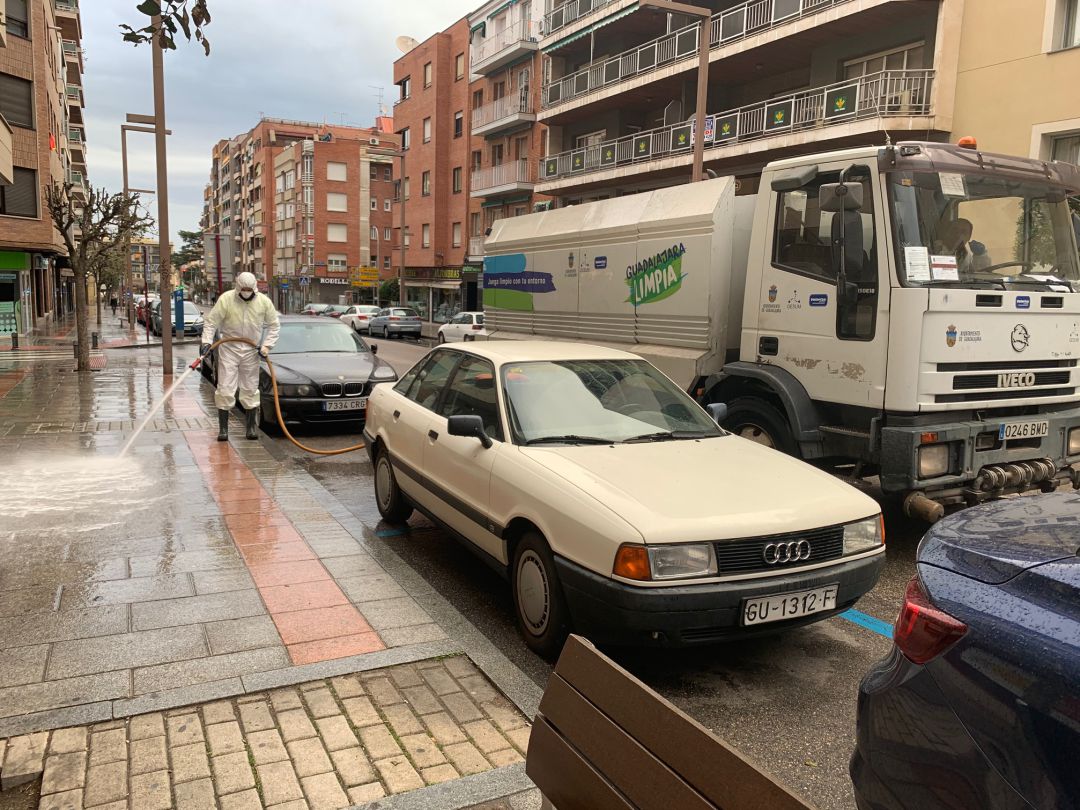 Desinfección en la calle V. del Amparo de Guadalajara Desinfección en la calle V. del Amparo de Guadalajara
