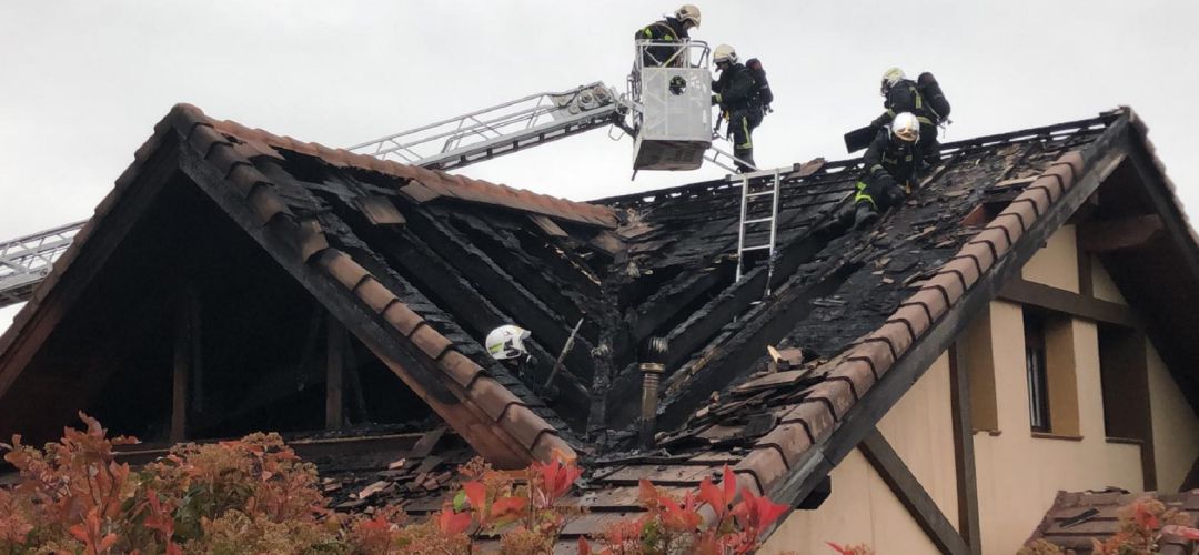 Techo de la vivienda afectada por el fuego Techo de la vivienda afectada por el fuego