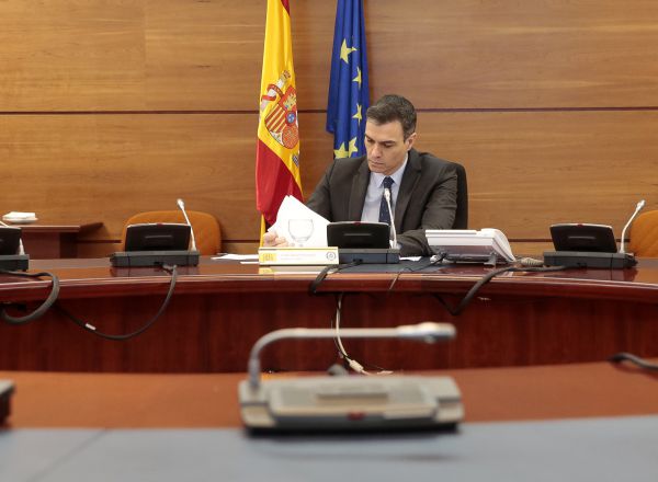 El presidente del Gobierno, Pedro Sánchez, preside la reunión del Consejo de Ministros de este martes donde se ha previsto aprobar la solicitud al Congreso de los Diputados de la prórroga del estado de alarma por otros 15 días debido a la crisis del coronavirus, en Madrid (España), a 24 de marzo de 2020. 24 MARZO 2020;CONSEJO DE MINISTROS;PANDEMIA;CRISIS;CORONAVIRUS Moncloa 24/03/2020