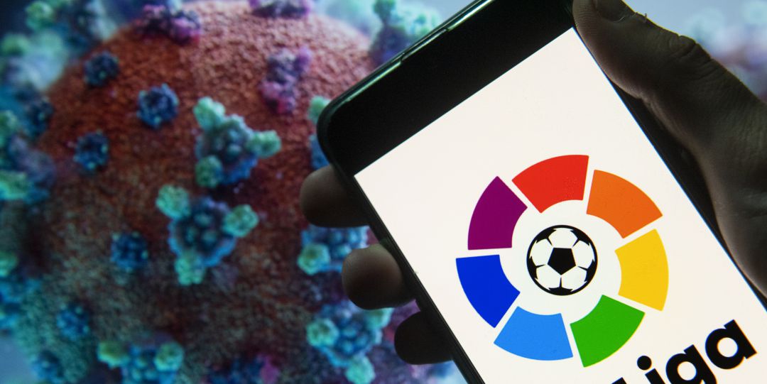 Imagen del logo de LaLiga con el coronavirus de fondo Imagen del logo de LaLiga con el coronavirus de fondo