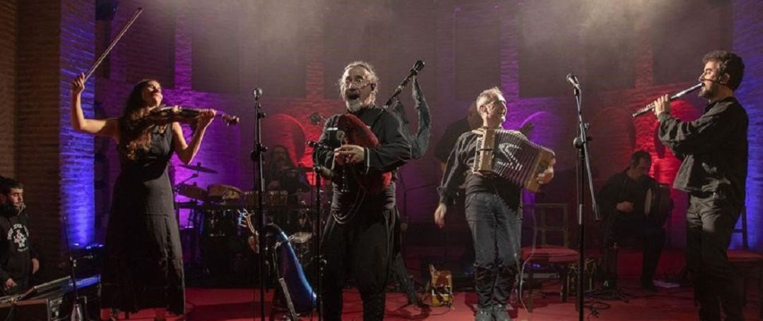 Actuación de Luar na Lubre en el Teatro Lope de Vega Actuación de Luar na Lubre en el Teatro Lope de Vega