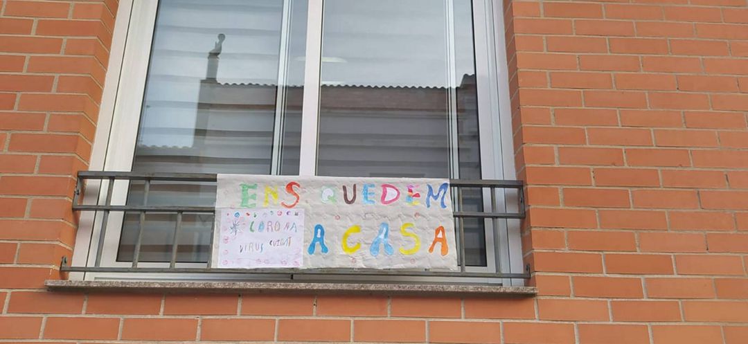 Cartel de Ens Quedem a Casa en Simat de la Valldigna Cartel de Ens Quedem a Casa en Simat de la Valldigna
