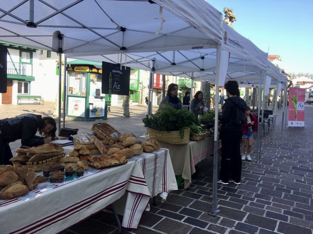 Mercado agrícola de los sábados en San Pedro Kalea. Mercado agrícola de los sábados en San Pedro Kalea.