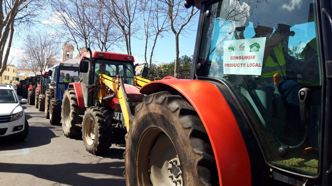 Las asociaciones agrarias de Menorca ponen sus tractores a disposición del Consell para hacer desinfecciones