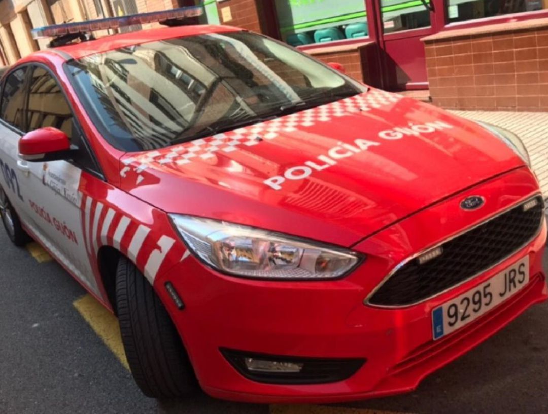 Coche patrulla de la Policía Local. Coche patrulla de la Policía Local.