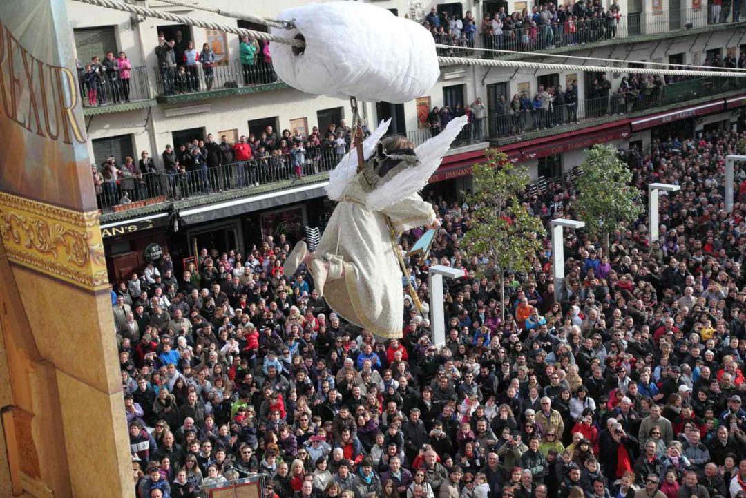Bajada del Ángel en Tudela Bajada del Ángel en Tudela
