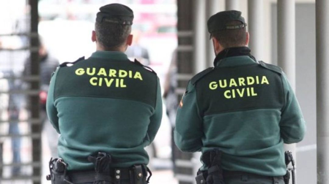 Imagen de archivo de dos agentes de la Guardia Civil Imagen de archivo de dos agentes de la Guardia Civil