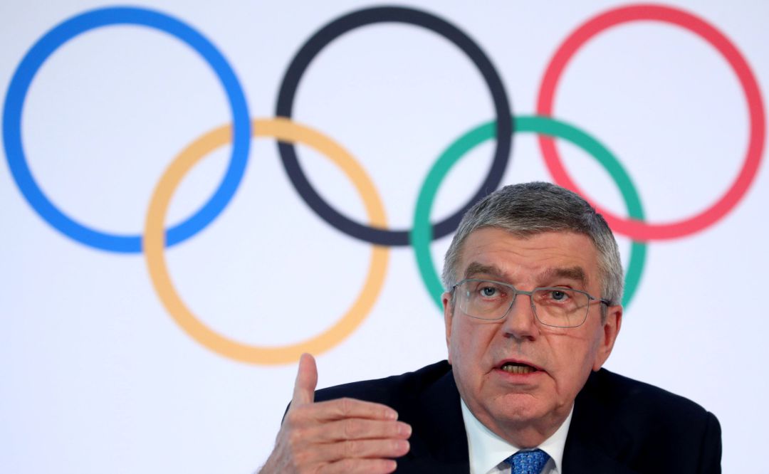 El presidente del COI, Thomas Bach, atiende a los medios. El presidente del COI, Thomas Bach, atiende a los medios.