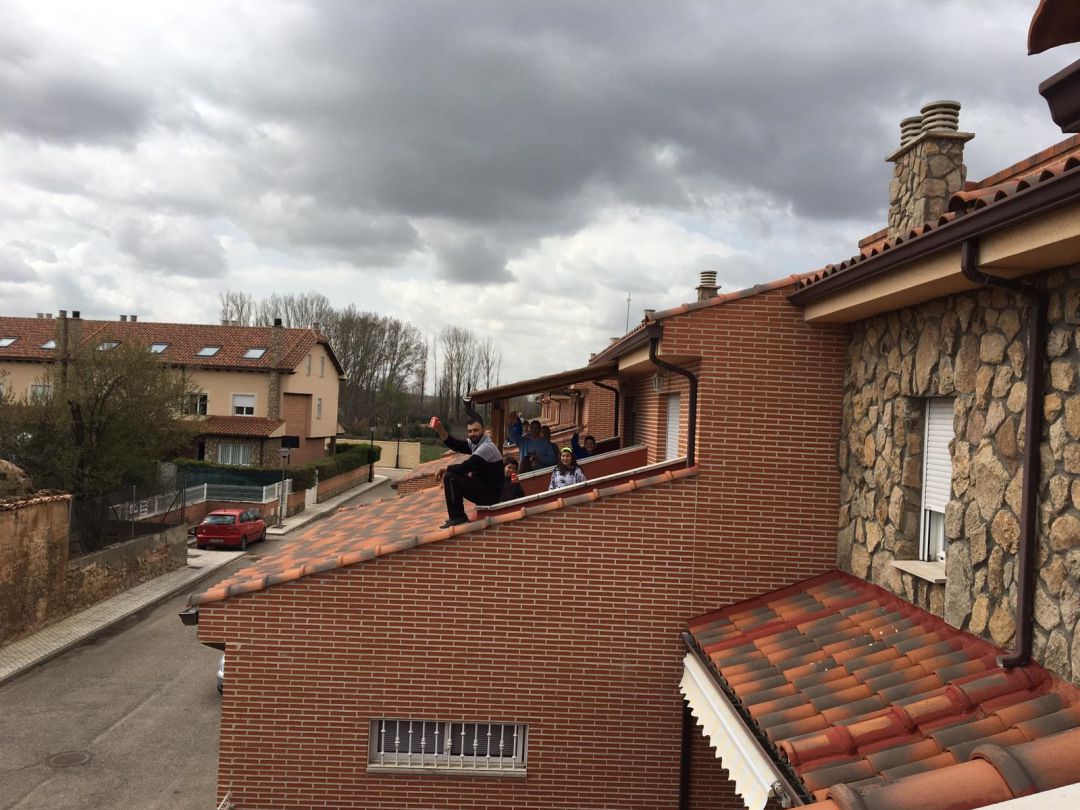 En Fresnillo de las Dueñas hacen la ola, además de aplaudir En Fresnillo de las Dueñas hacen la ola, además de aplaudir