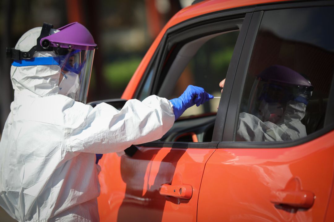 Test desde el coche de la prueba del coronavirus Test desde el coche de la prueba del coronavirus