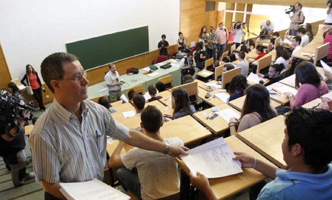 Lo ha aprobado este miércoles la ministra de Educación, Isabel Celaá, junto a los consejeros autonómicos del ramo Lo ha aprobado este miércoles la ministra de Educación, Isabel Celaá, junto a los consejeros autonómicos del ramo