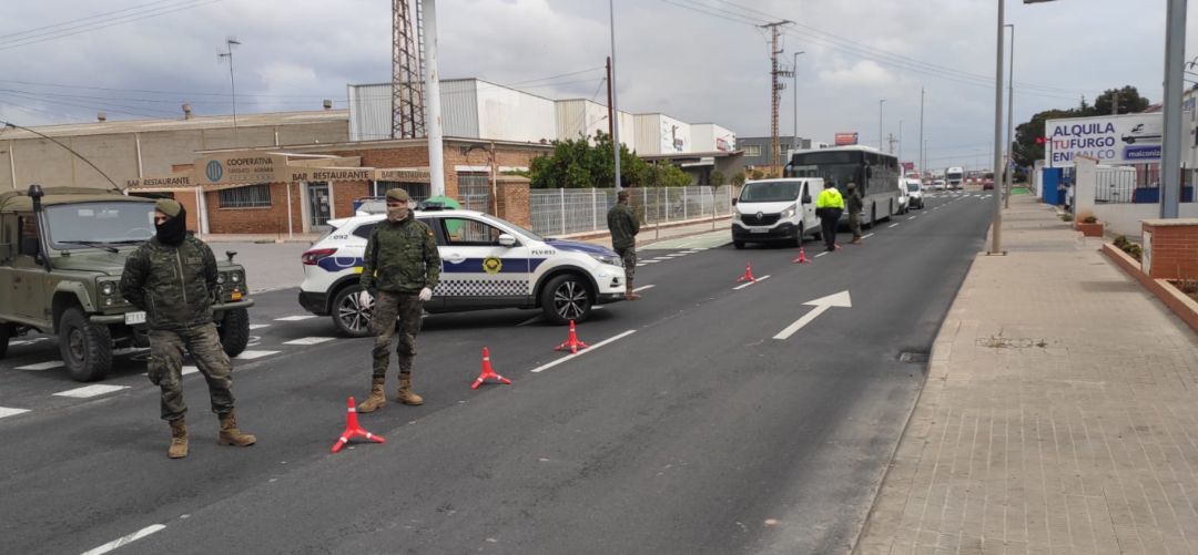 Las fuerzas armadas refuerzan controles en la entrada de Vila-real Las fuerzas armadas refuerzan controles en la entrada de Vila-real