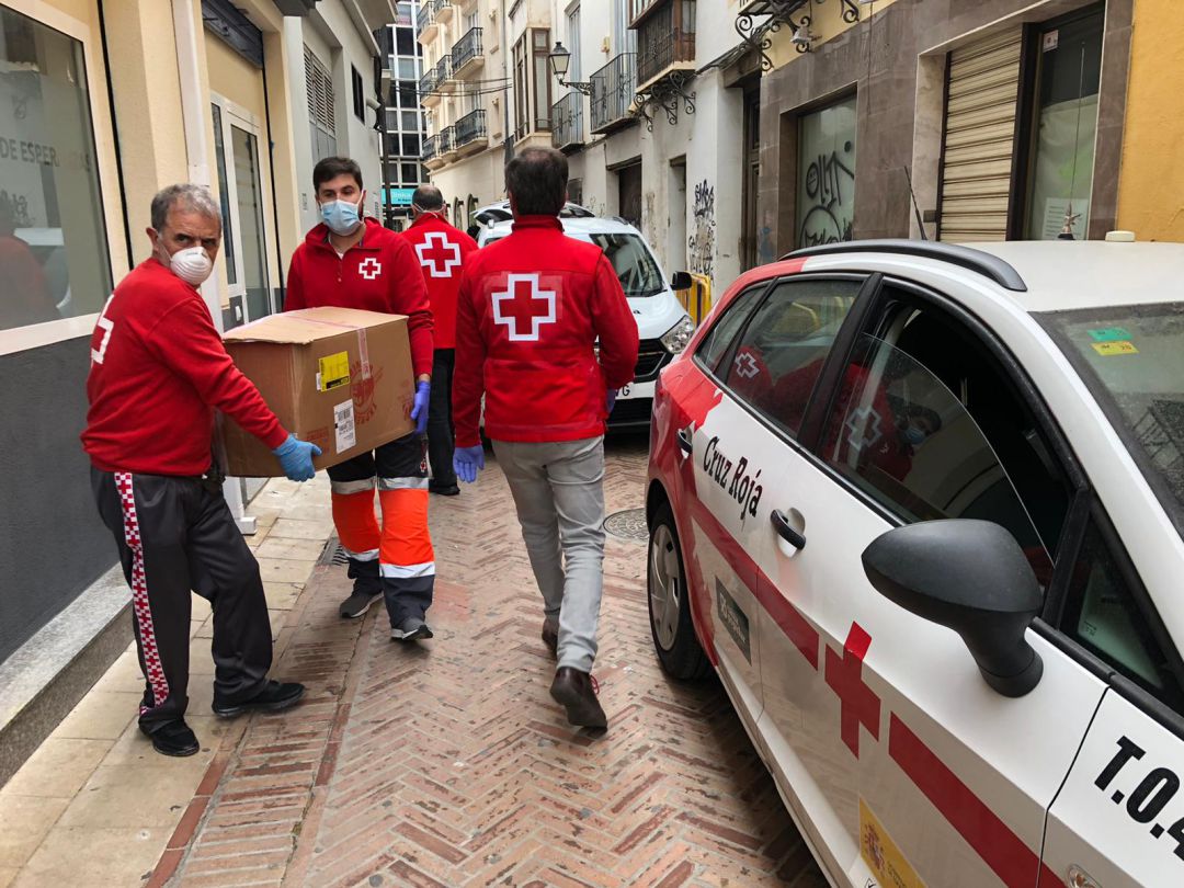 Voluntarios de Cruz Roja en Gandia Voluntarios de Cruz Roja en Gandia