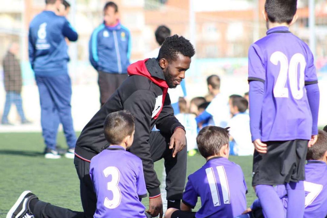 Raouf Comapore, antes de la lesión, con su equipo Raouf Comapore, antes de la lesión, con su equipo
