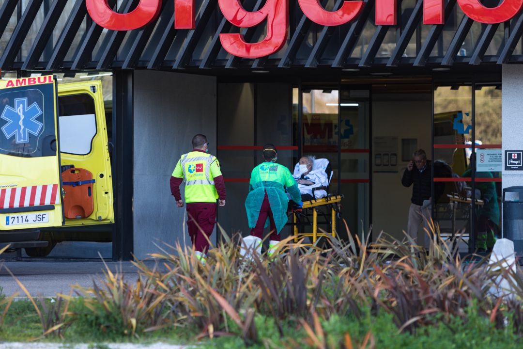 Un paciente ingresa en el servicio de Urgencias del hospital de Villalba. Un paciente ingresa en el servicio de Urgencias del hospital de Villalba.