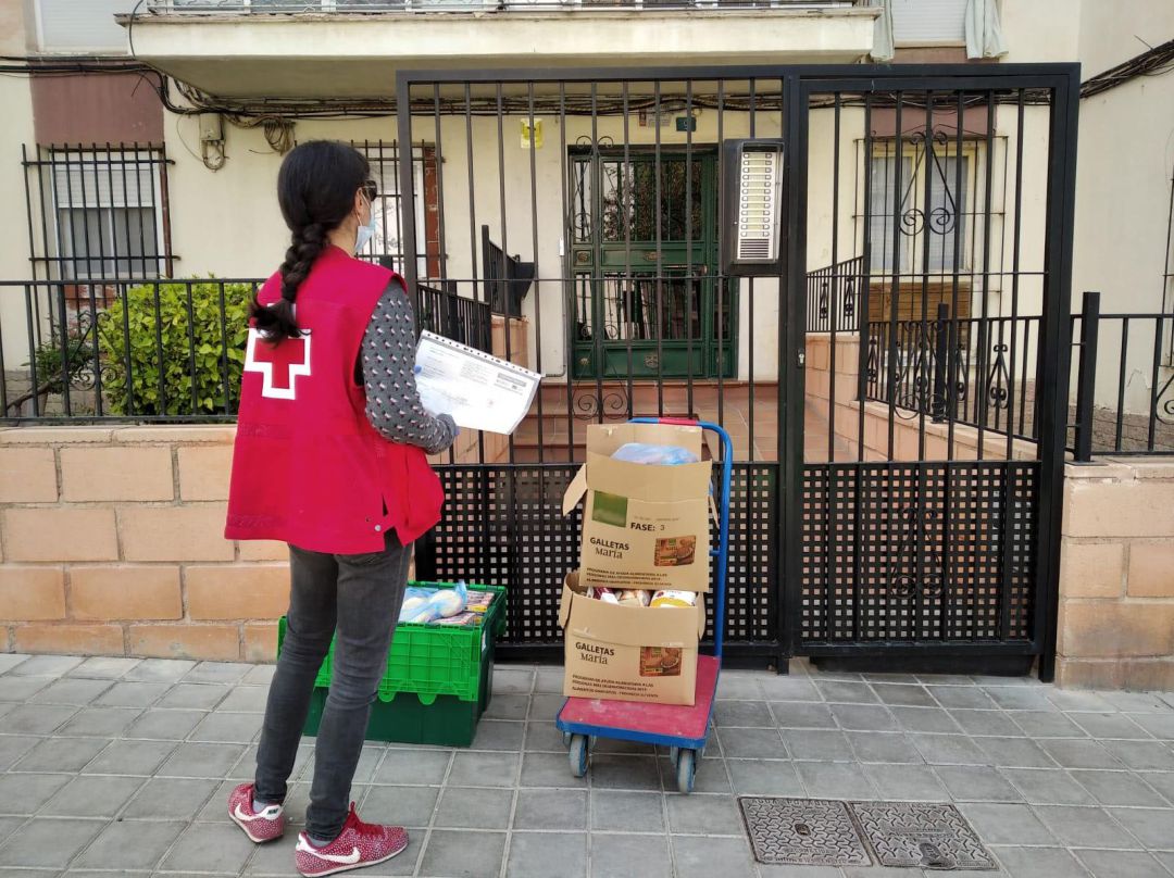 Cruz Roja incrementa sus egectivos voluntarios para atender a las personas en situación de vulnerabilidad Cruz Roja incrementa sus egectivos voluntarios para atender a las personas en situación de vulnerabilidad