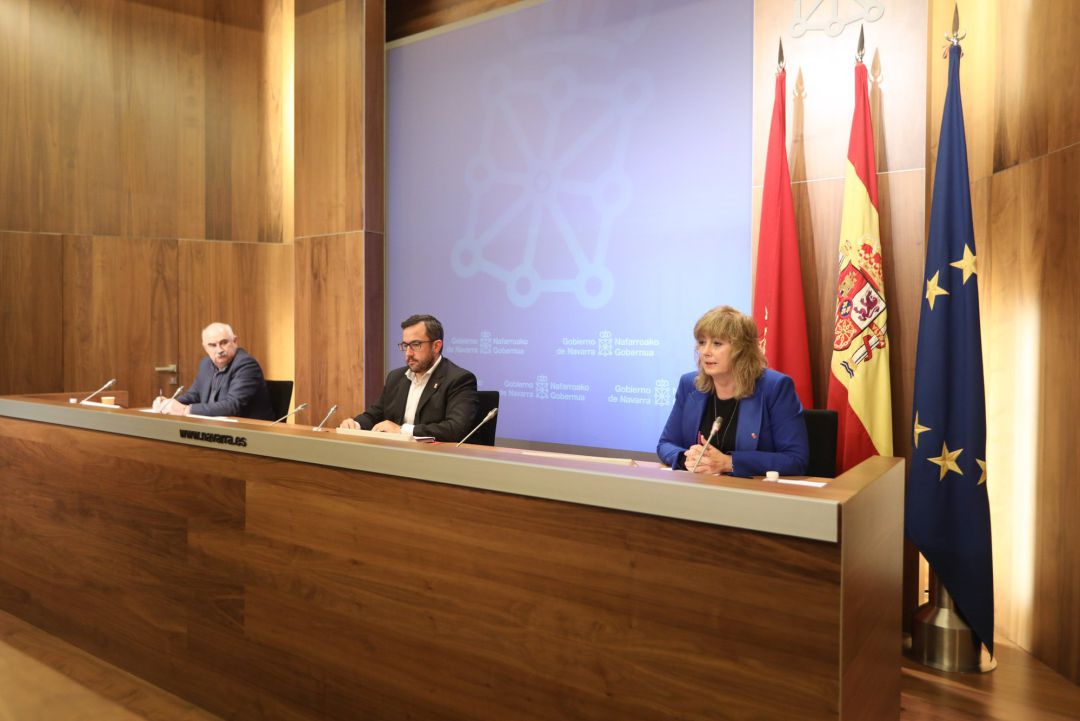 Los vicepresidentes del Gobierno de Navarra, Jose María Aierd (i) y Javier Remírez, y la consejera de Relaciones Ciudadanas, Ana Ollo. Los vicepresidentes del Gobierno de Navarra, Jose María Aierd (i) y Javier Remírez, y la consejera de Relaciones Ciudadanas, Ana Ollo.