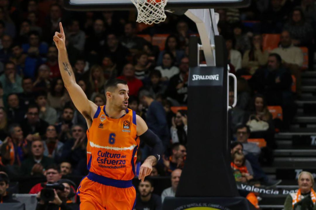 Alberto Abalde, durante un partido en La Fonteta. Alberto Abalde, durante un partido en La Fonteta.