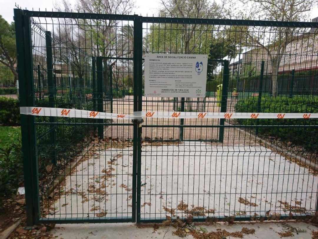 Uno de los parques cerrados por el Ayuntamiento de València para evitar aglomeraciones Uno de los parques cerrados por el Ayuntamiento de València para evitar aglomeraciones